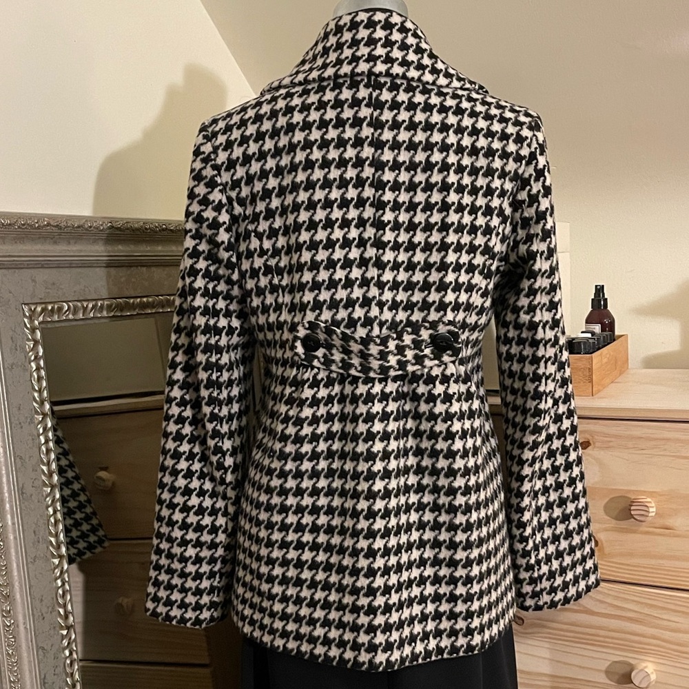 HOUNDSTOOTH WOOLBLEND DOUBLE BREASTED BABYDOLL COAT - Picture 3 of 6